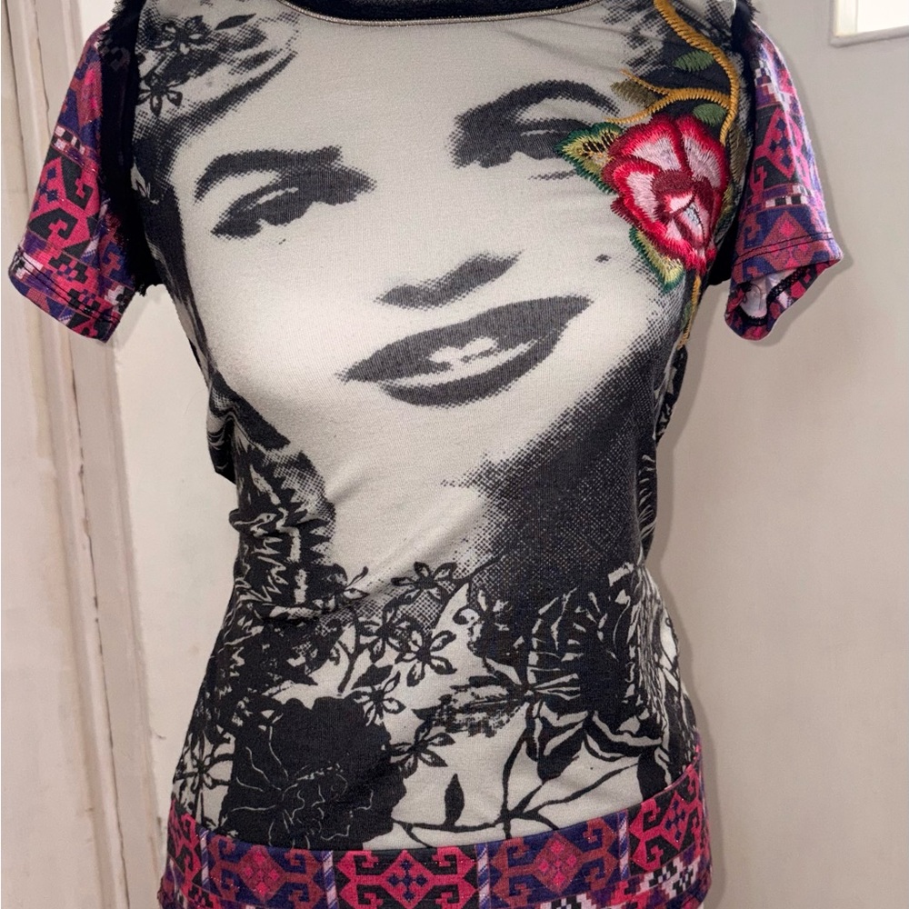 Desigual Graphic Portrait Top Women Medium Artsy Boho Y2K Embroidered Tee